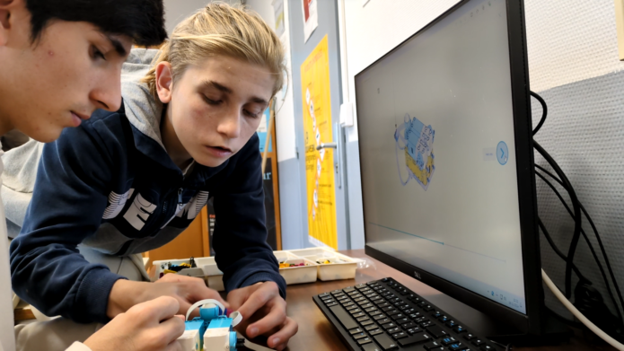 Le test du robot Spike au club de robotique