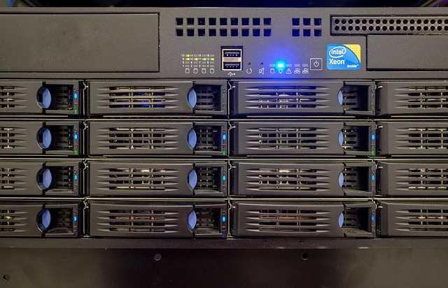 Un serveur est un ordinateur puissant avec une grande capacité de stockage